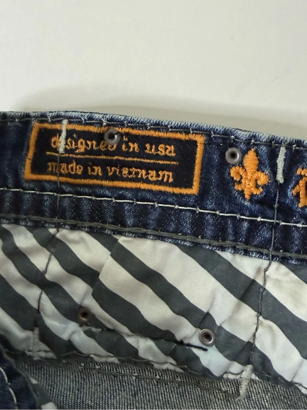 Rock revival Benson jeans,‎ 36 X 29 relaxed straight boho distressed y2k flap